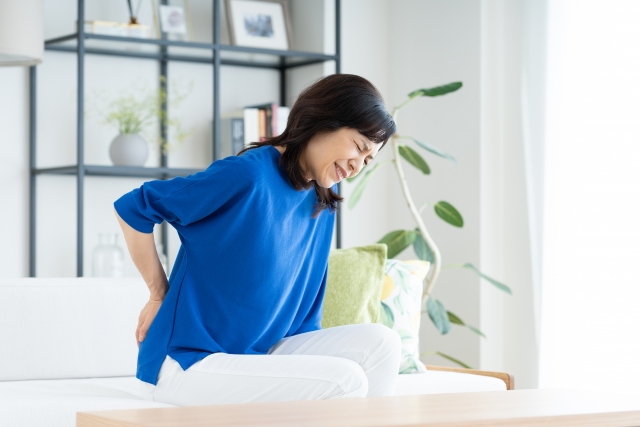 腰痛女性